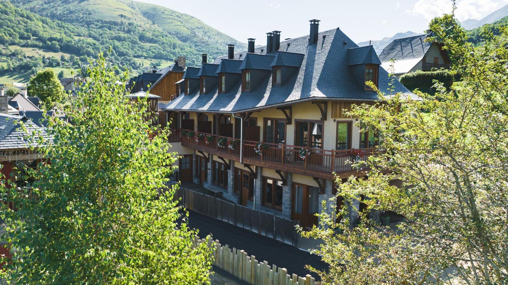 Les Hauts De Saint-Lary Exterior photo